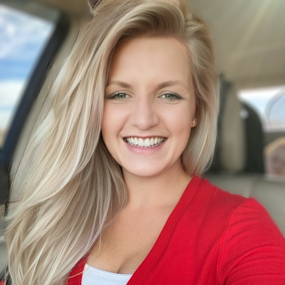 Meet your Posher, Tessa - Picture 3 of 3